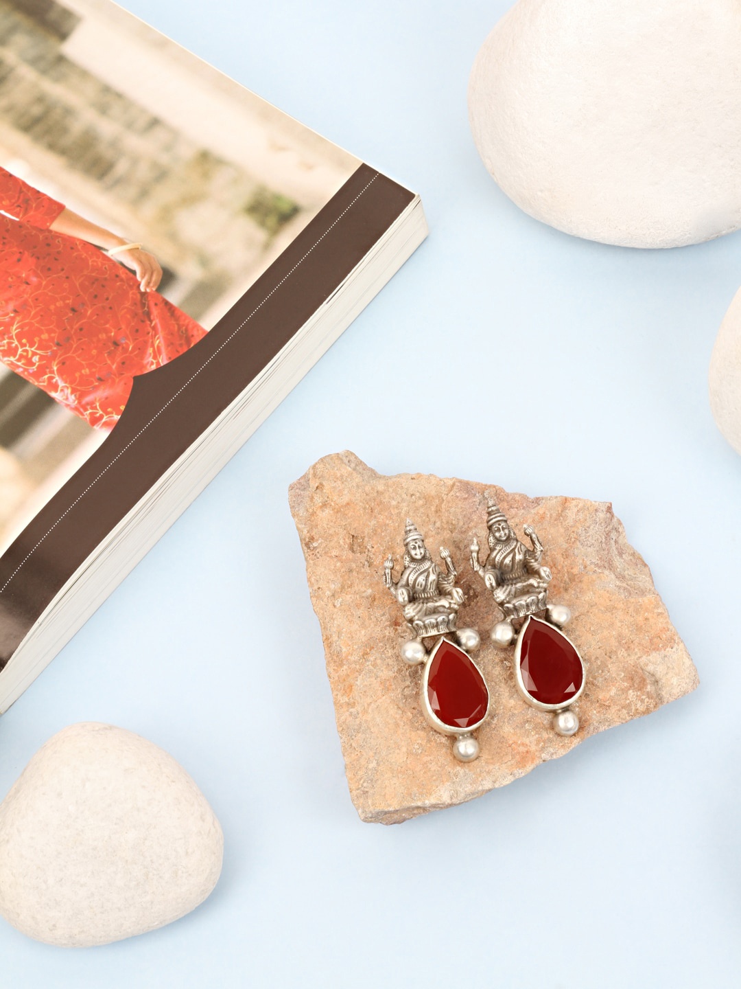 

SANGEETA BOOCHRA Silver-Toned Contemporary Studs Earrings