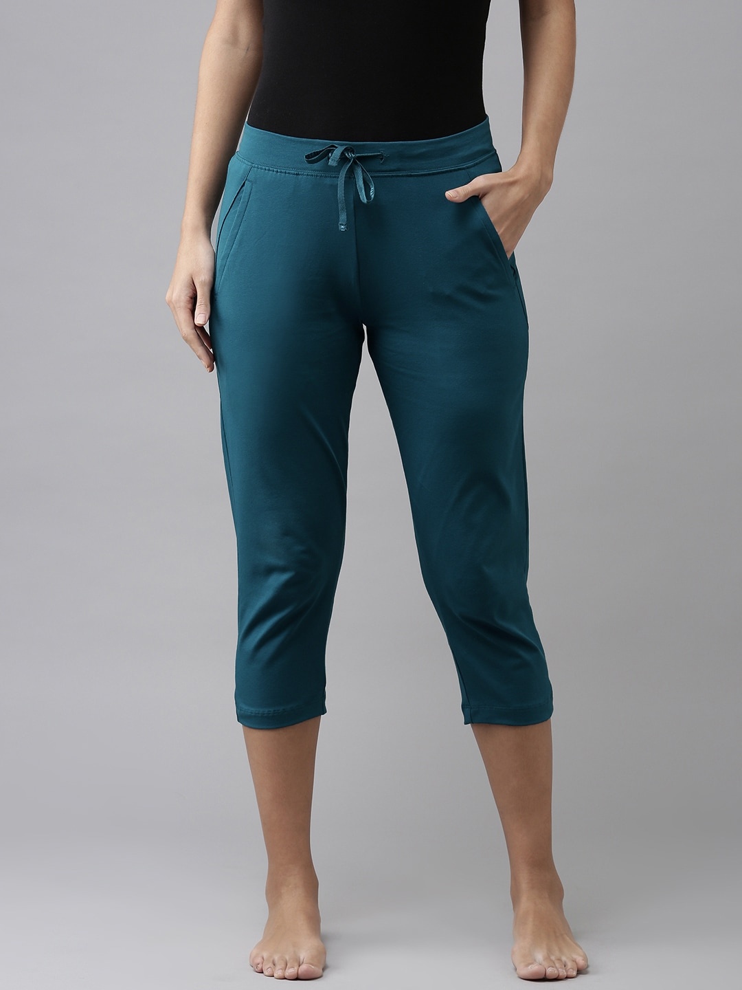 

Van Heusen Women Solid Smart Tech Easy Stain Release Lounge Capris, Blue