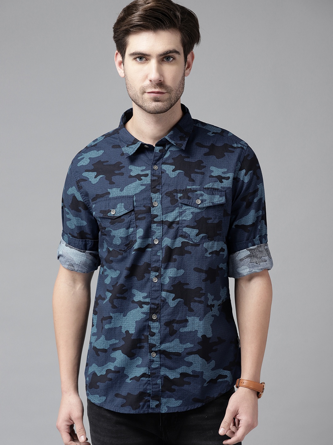 

BEAT LONDON by PEPE JEANS Men Blue Pure Cotton Slim Fit Camouflage Printed Casual Shirt