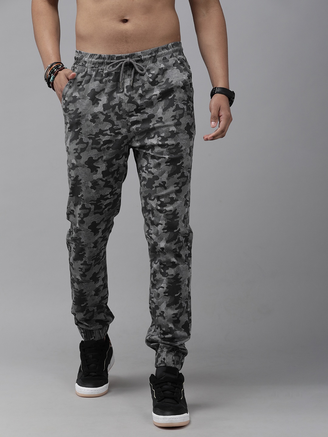 

Roadster Men Asphalt Camouflage Printed Easy Wash Joggers Trousers, Grey