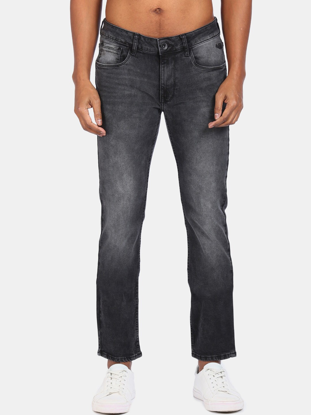 

Flying Machine Men Black Tapered Fit Light Fade Jeans