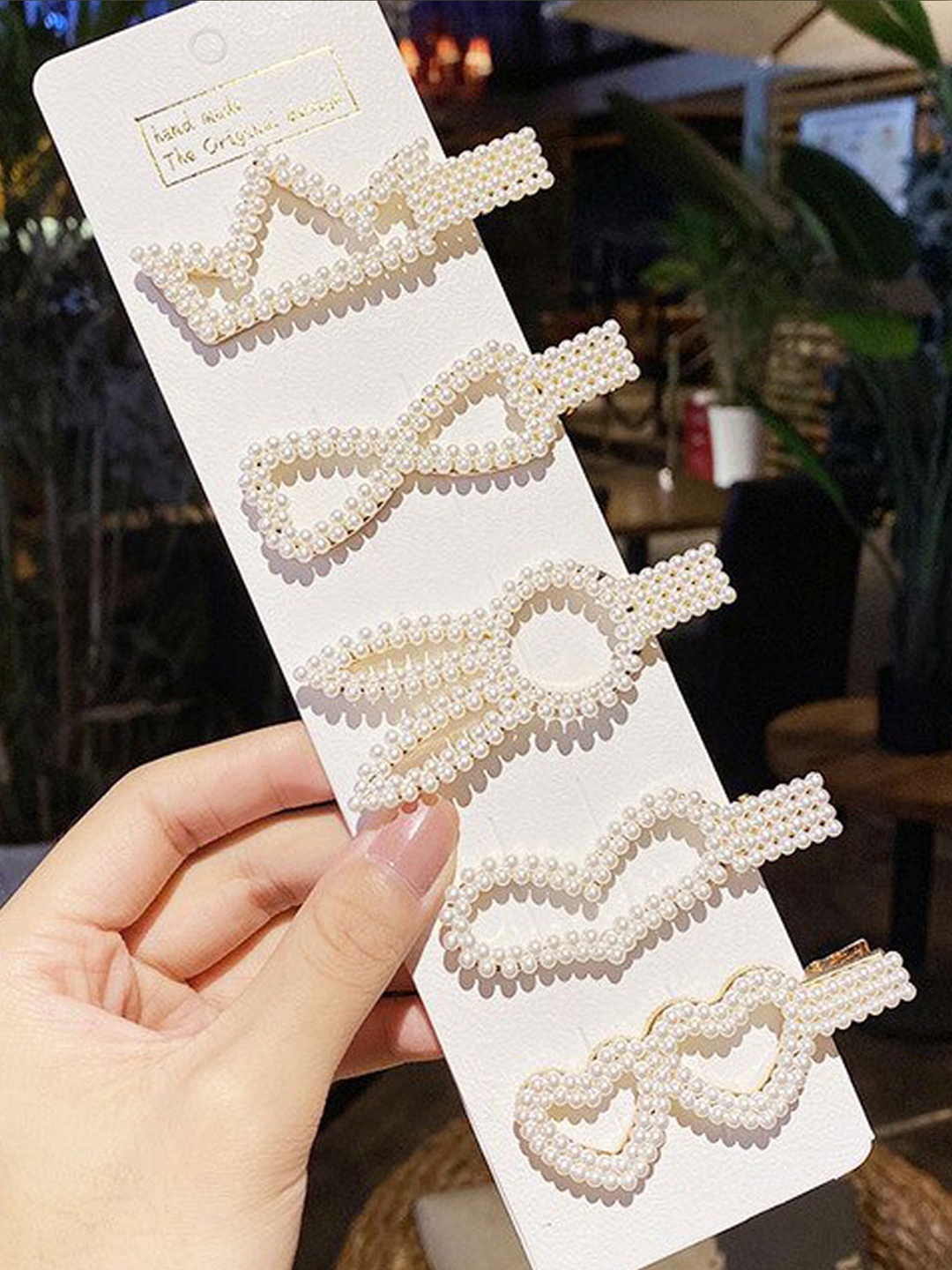 

Jewels Galaxy Women White Set of 5 Alligator Hair Clip