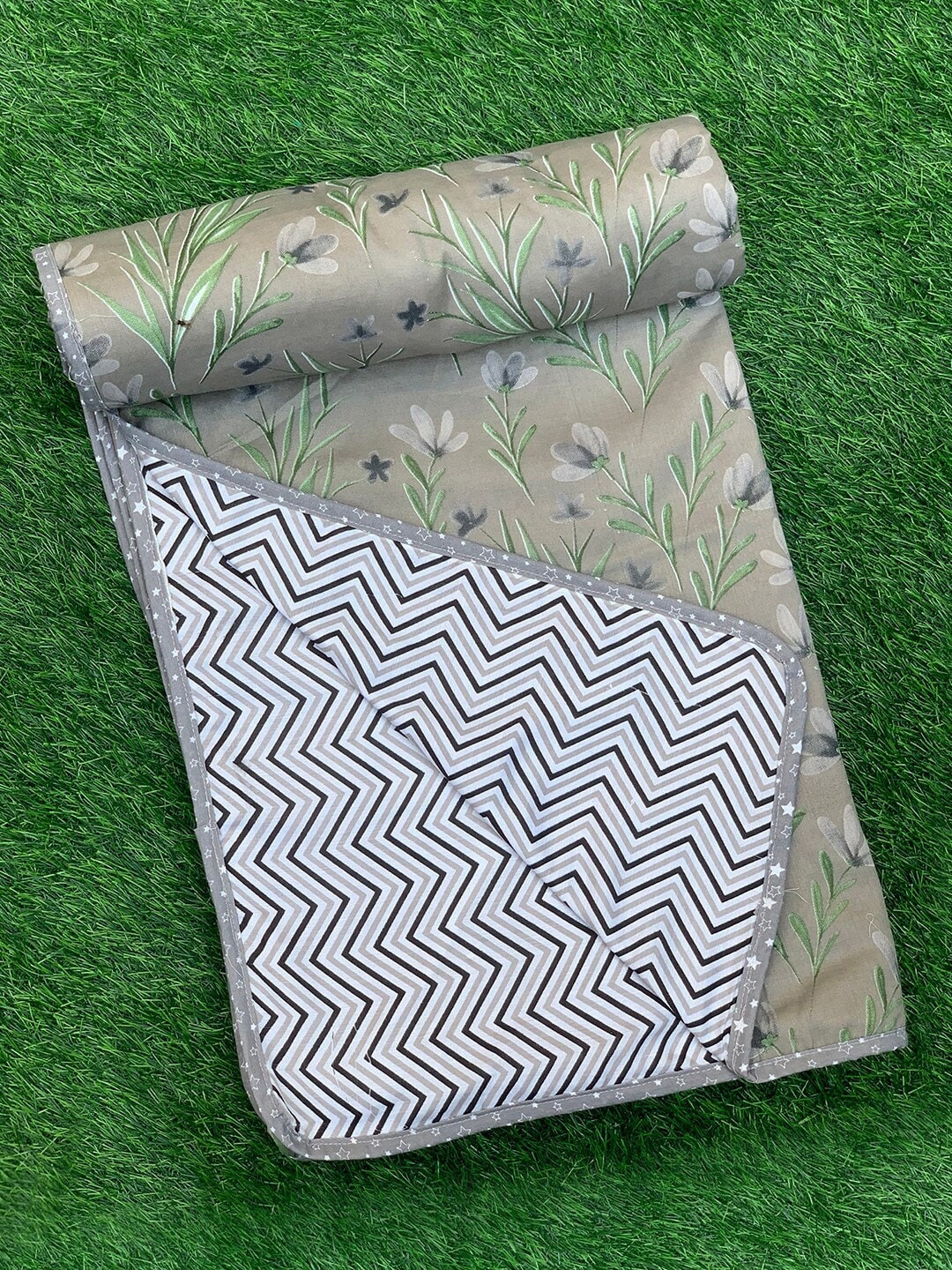 

BELLA CASA Grey Floral Printed Reversible100 % Cotton Single 180 GSM AC Dohar