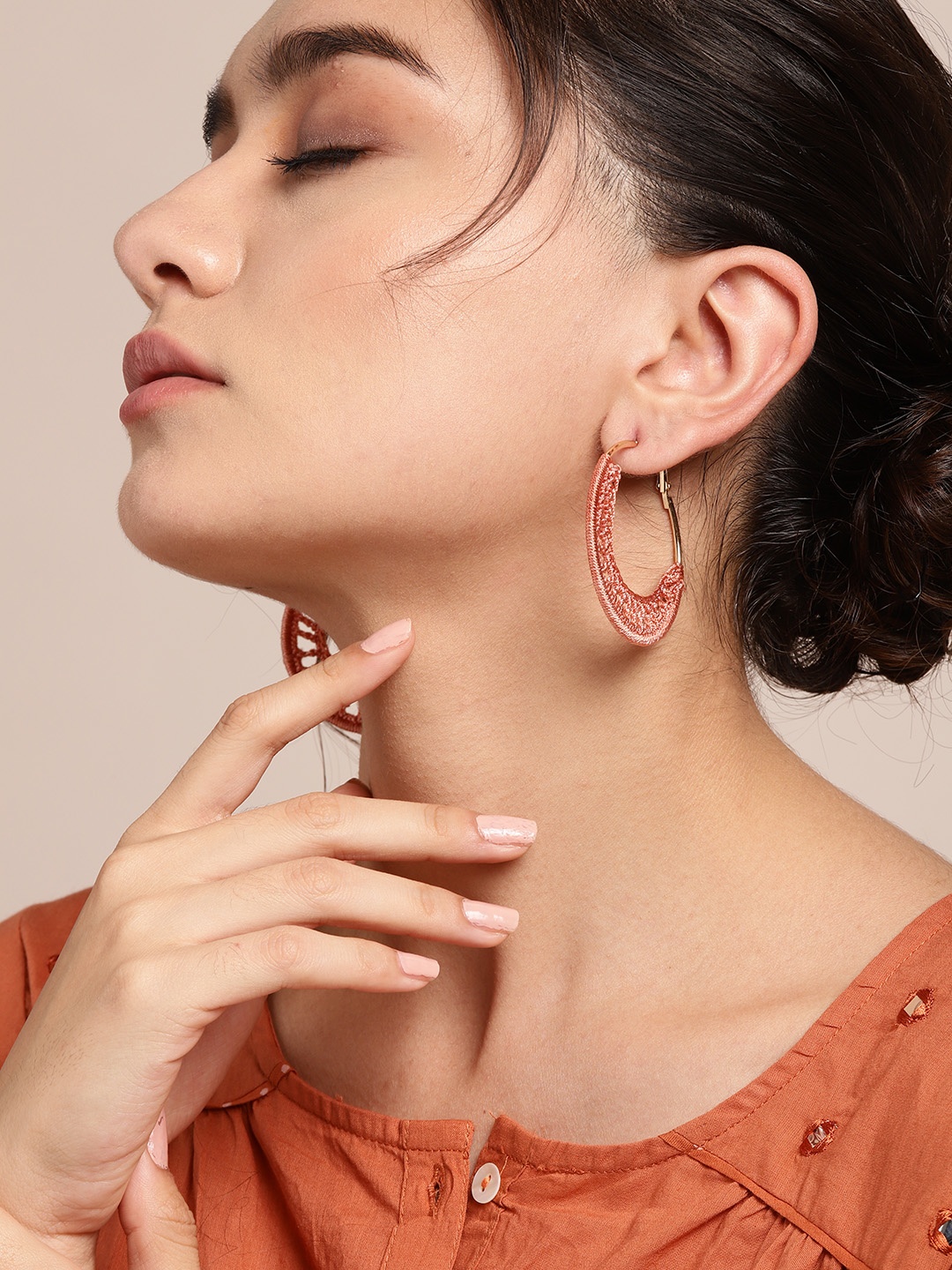 

Sangria Peach-Coloured & Gold-Toned Woven Design Circular Hoop Earrings