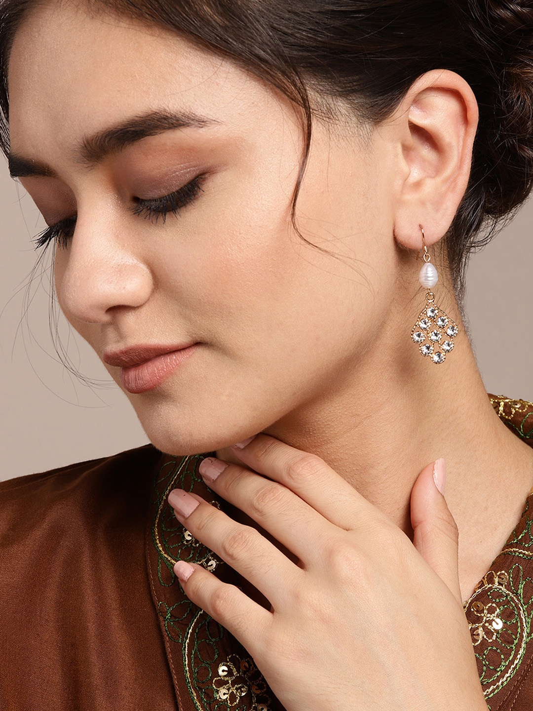 

Sangria White & Gold-Toned Stone Studded & Beaded Contemporary Drop Earrings