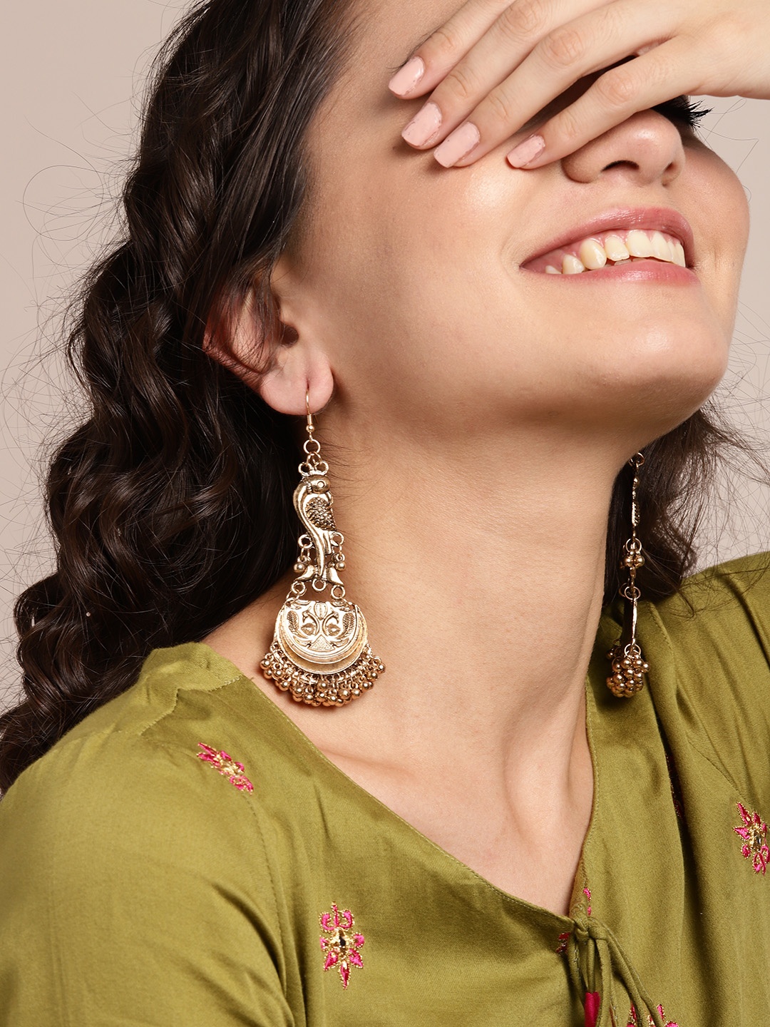 

Sangria Gold-Toned Peacock Shaped Drop Earrings