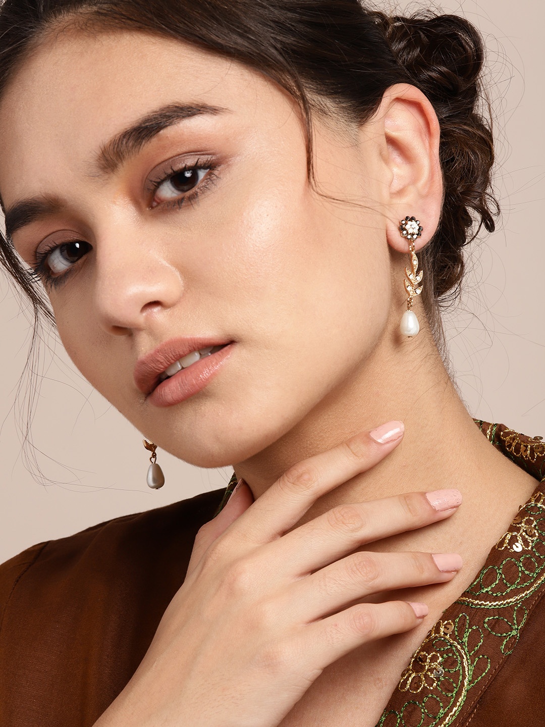 

Sangria Gold-Toned & Off-White Beaded & Stone-Studded Floral Drop Earrings