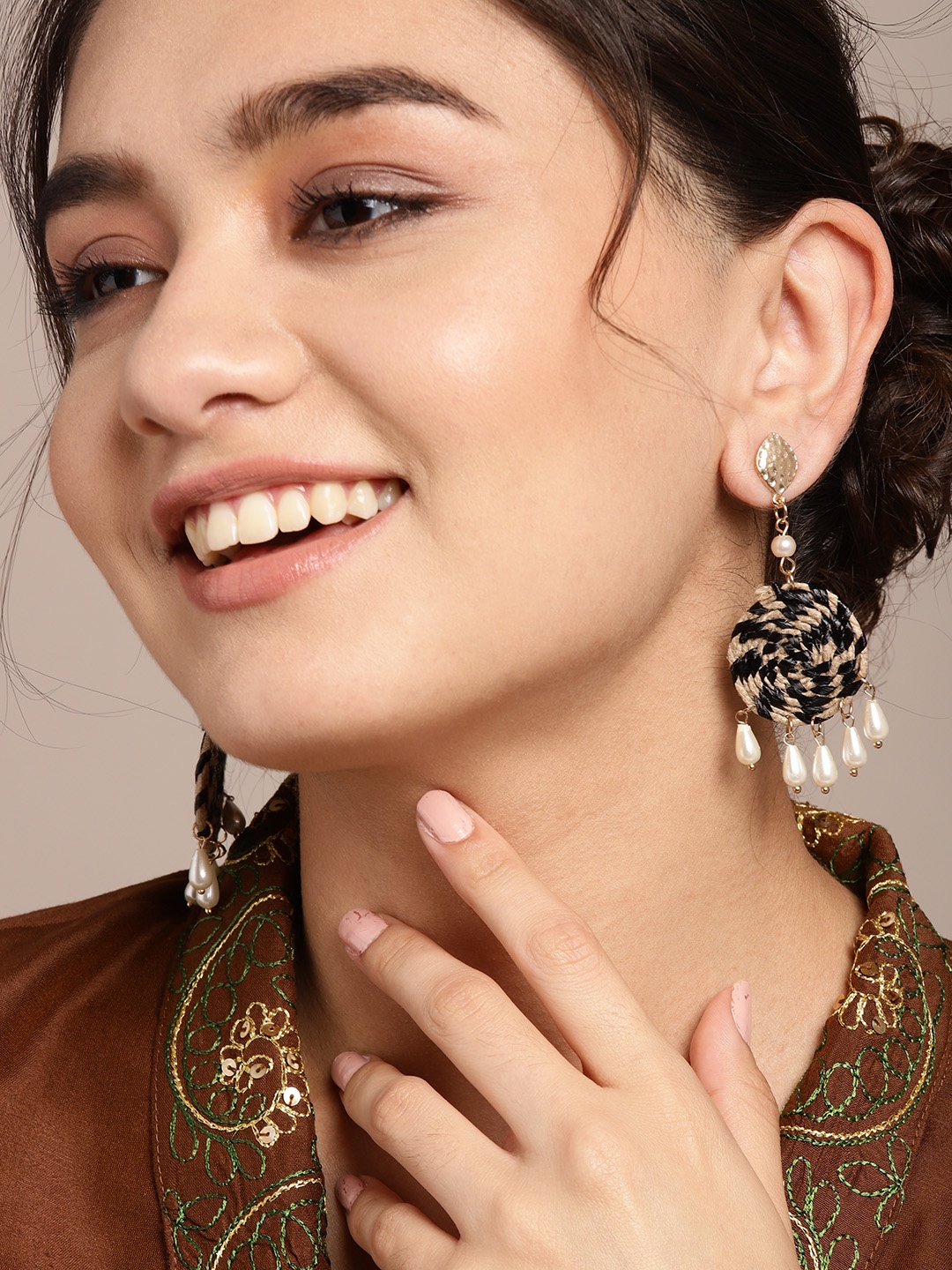

Sangria Gold-Toned & Black Jute Beaded Circular Drop Earrings