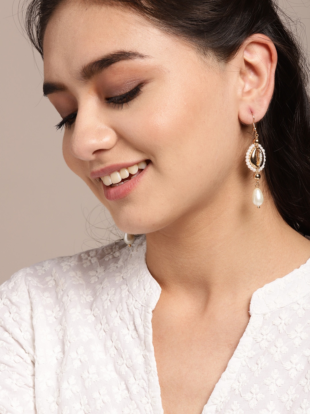 

Sangria Gold-Toned & White Beaded Contemporary Drop Earrings