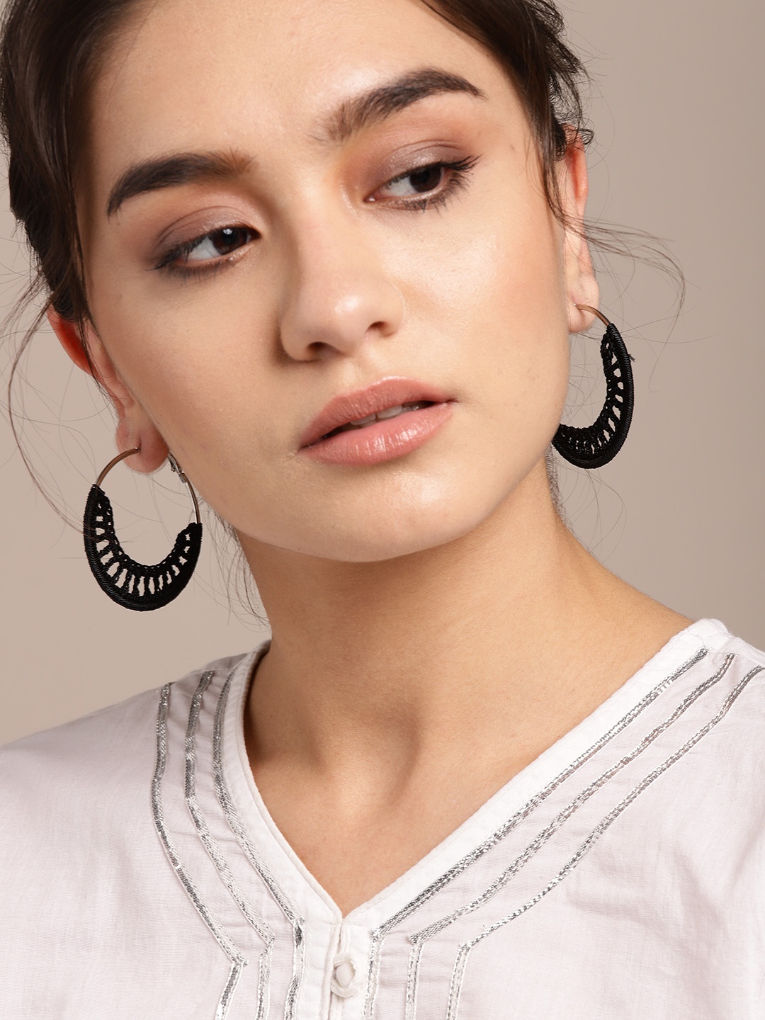 

Sangria Silver-Toned & Black Crochet Circular Hoop Earrings