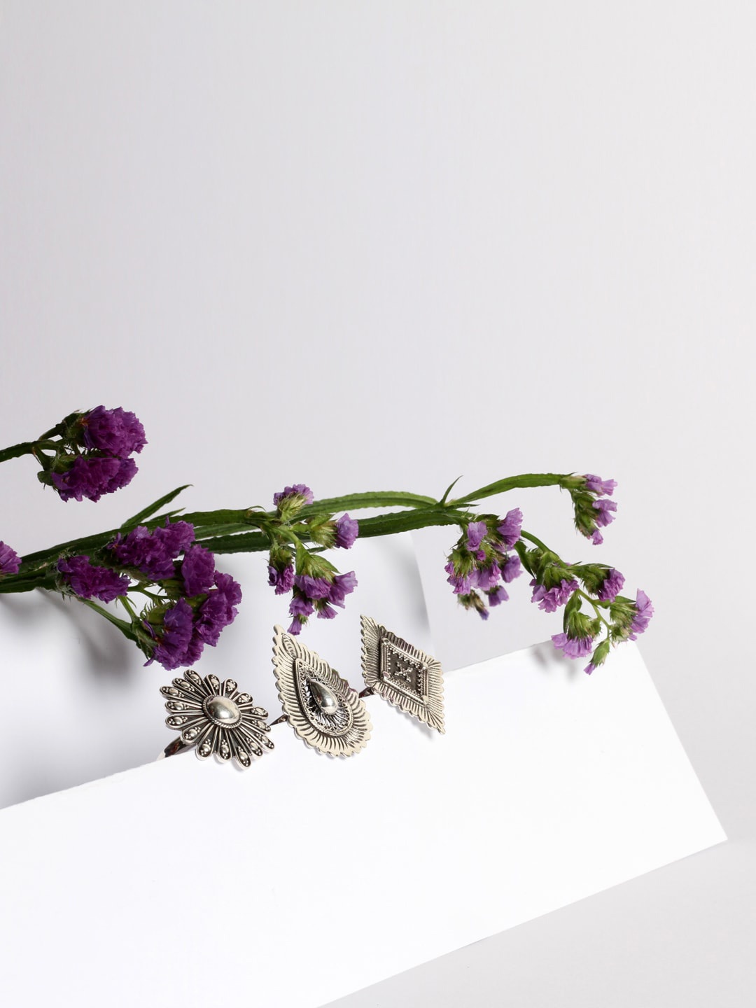 

SANGEETA BOOCHRA Silver-Toned Handcrafted Adjustable Finger Ring