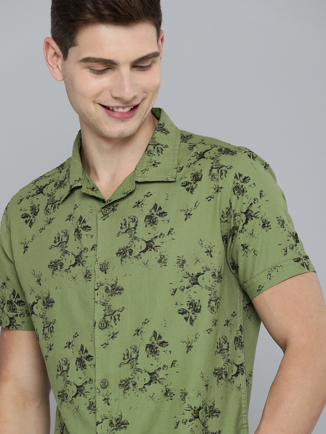 

HERE&NOW Men Olive Green Slim Fit Floral Printed Opaque Cuban Collar Casual Shirt