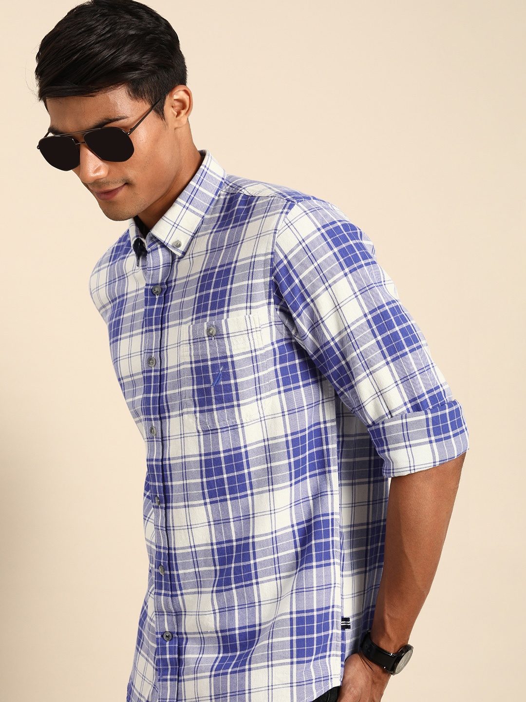 

Nautica Men White & Blue Classic Fit Tartan Checked Pure Cotton Casual Shirt