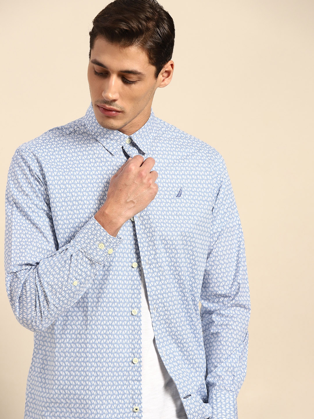 

Nautica Men White & Blue Classic Fit Geometric Printed Pure Cotton Casual Shirt