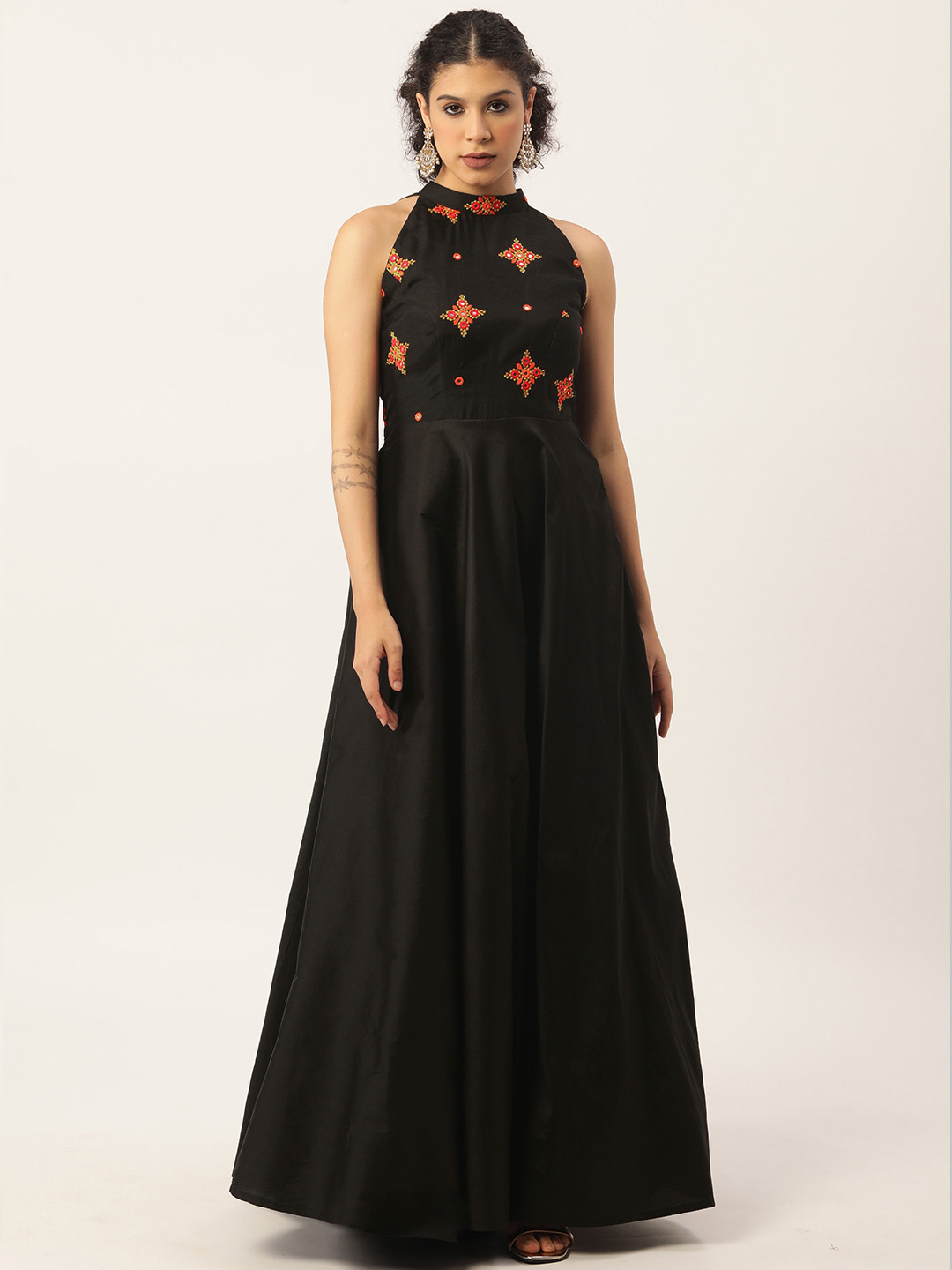 

Ethnovog Black Ethnic Motifs Embroidered Maxi Dress