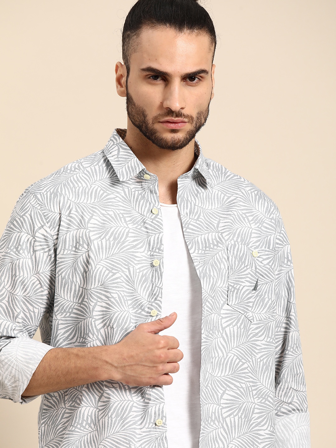 

Nautica Men Grey Pure Cotton Slim Fit Tropical Opaque Printed Casual Shirt