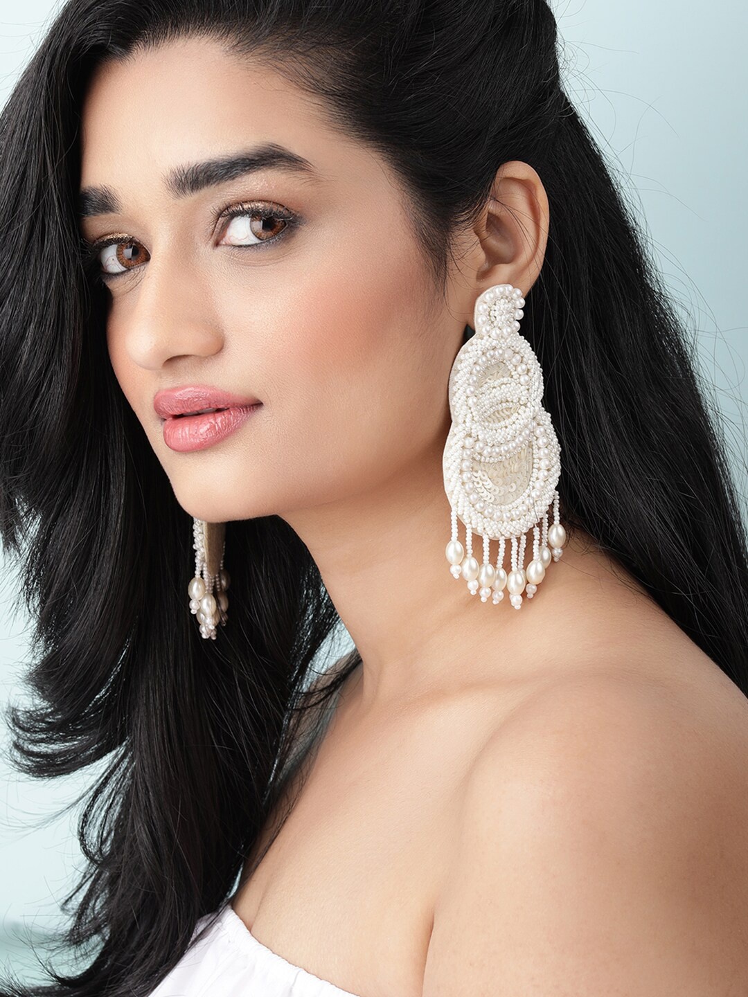 

Rubans White Contemporary Drop Earrings