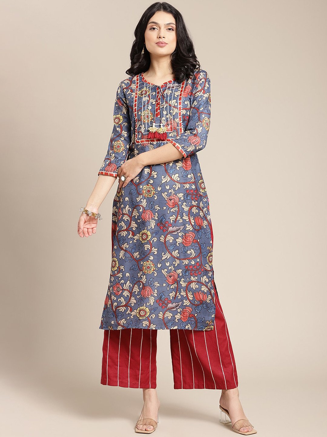 

Varanga Women Blue Floral Printed Straight Kurta
