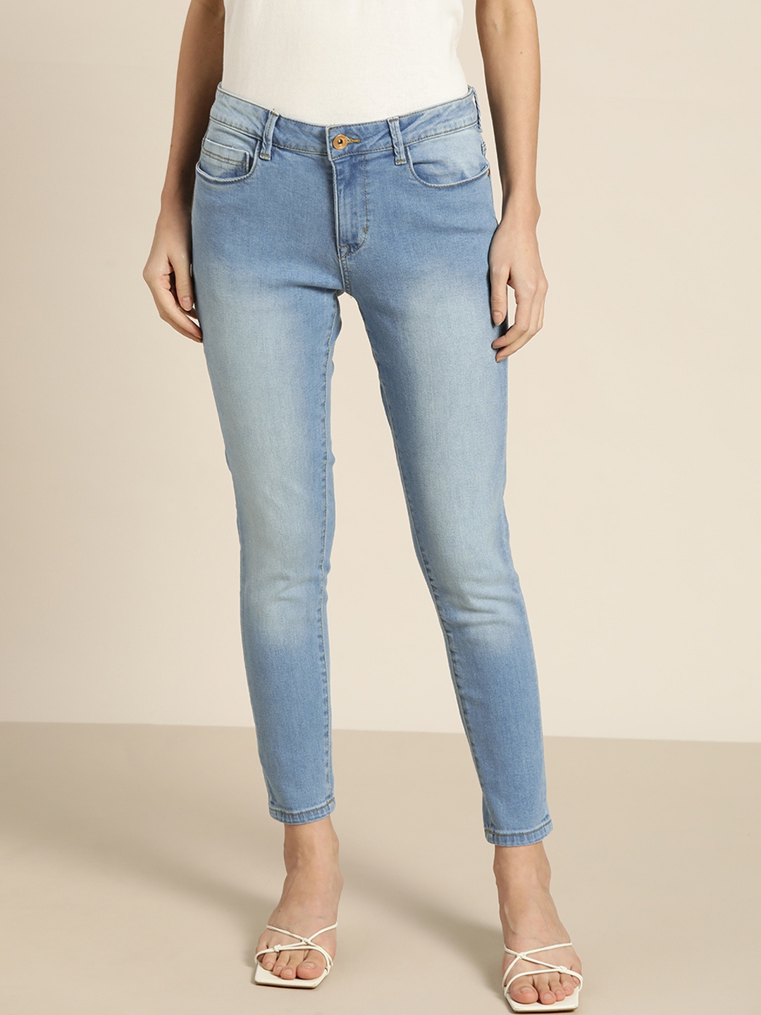 

ether Women Blue Skinny Fit Light Fade Stretchable Cropped Jeans