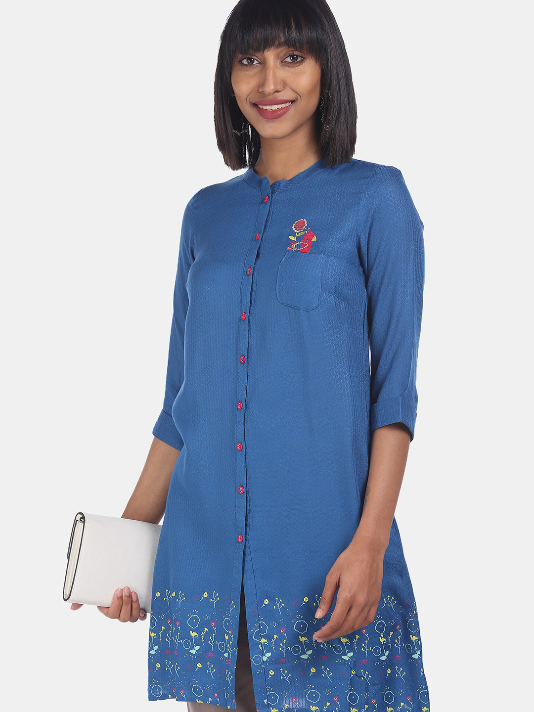 

Karigari Women Blue & Red Floral Printed Thread Work Kurta