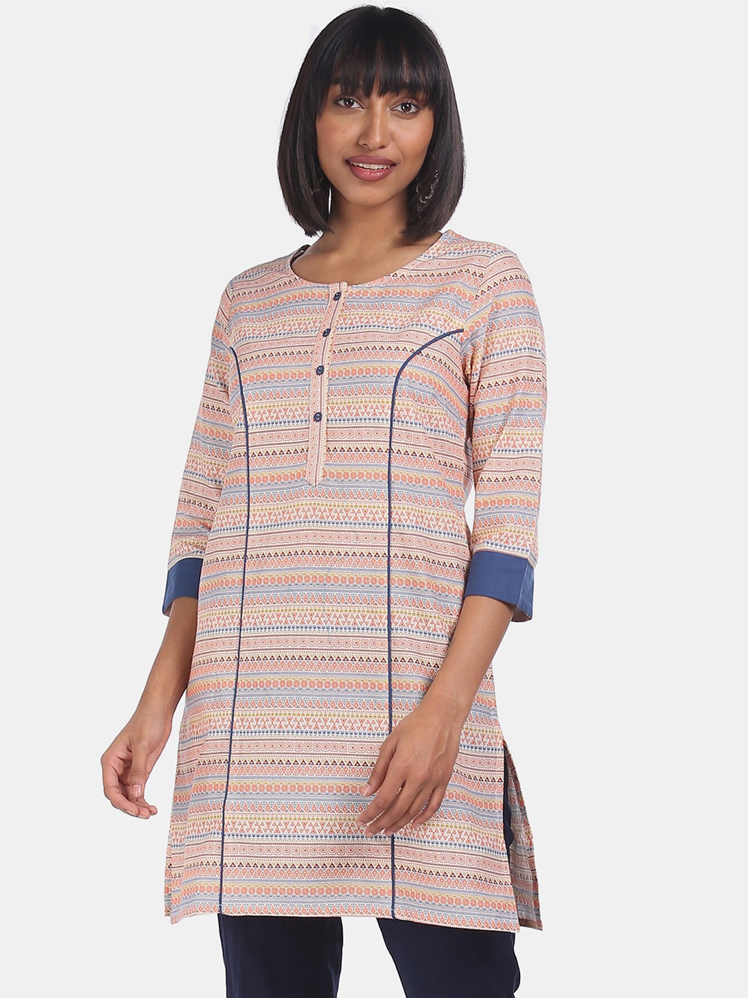

Karigari Women Off White & Beige Geometric Printed Kurta