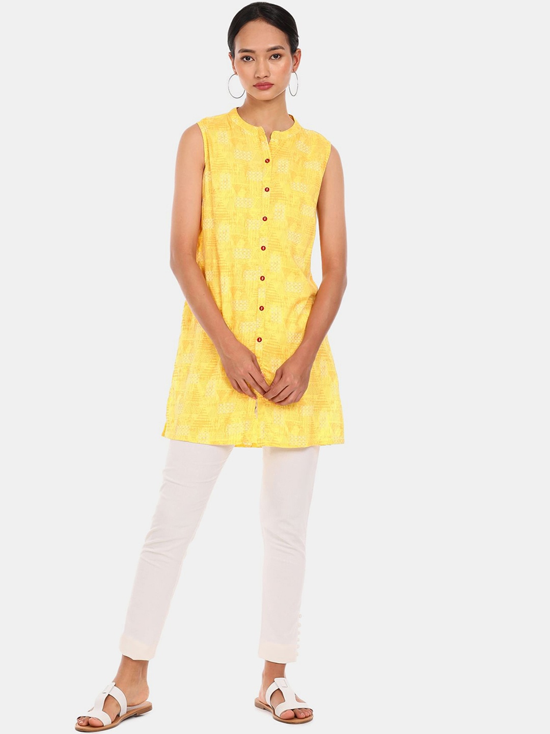 

Karigari Women Yellow & White Geometric Kurta