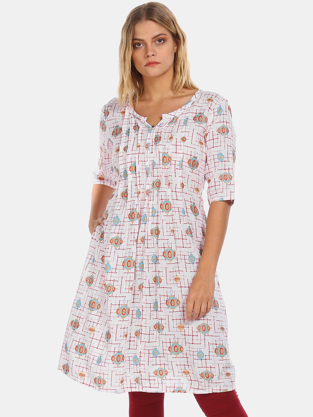 

Karigari Women Off White & Red Geometric Printed Regular Kurta