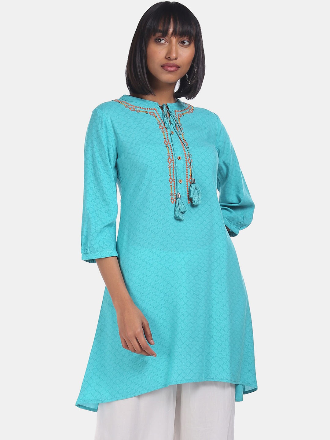 

Karigari Women Turquoise Blue & Beige Geometric Embroidered Kurta