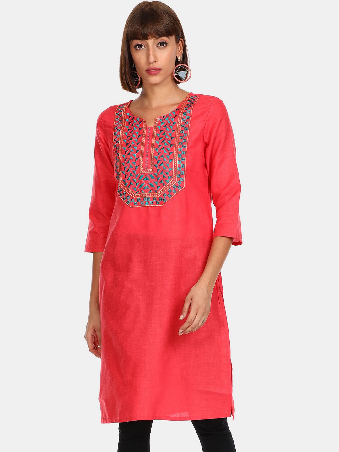

Karigari Women Coral & Teal Geometric Embroidered Thread Work Kurta