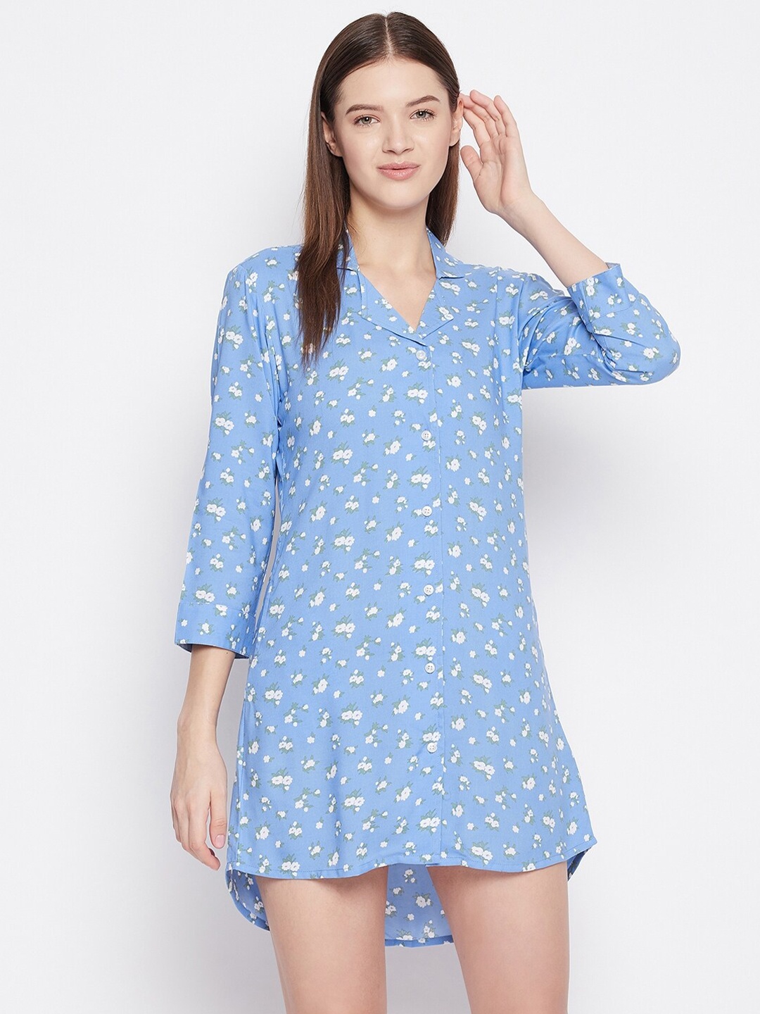 

Hypernation Blue & White Floral Printed Nightdress