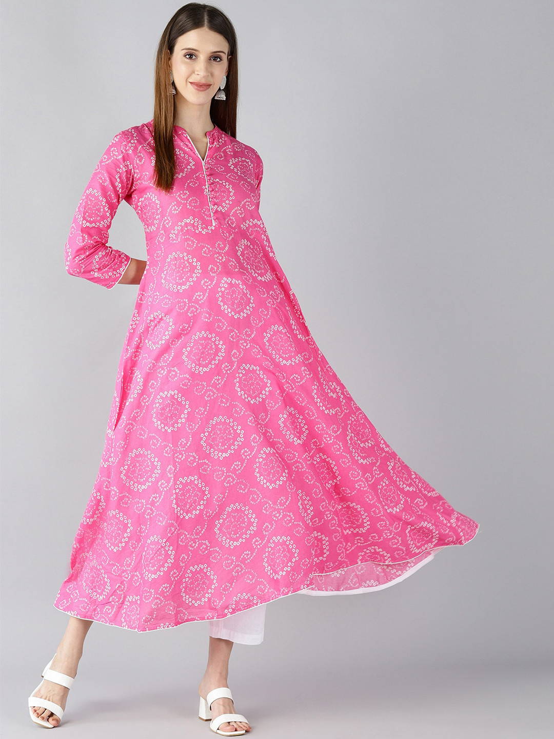 

AHIKA Women Pink Geometric Printed Gotta Patti Anarkali Kurta