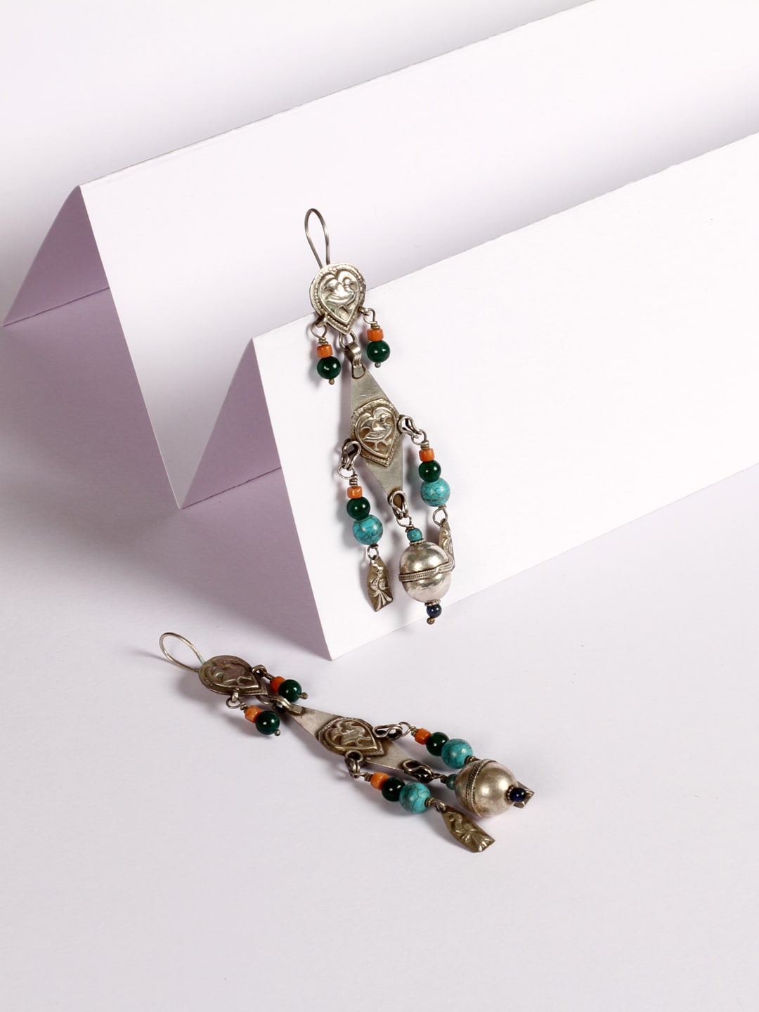

SANGEETA BOOCHRA Silver-Plated Silver-Toned & Red Contemporary Drop Earrings