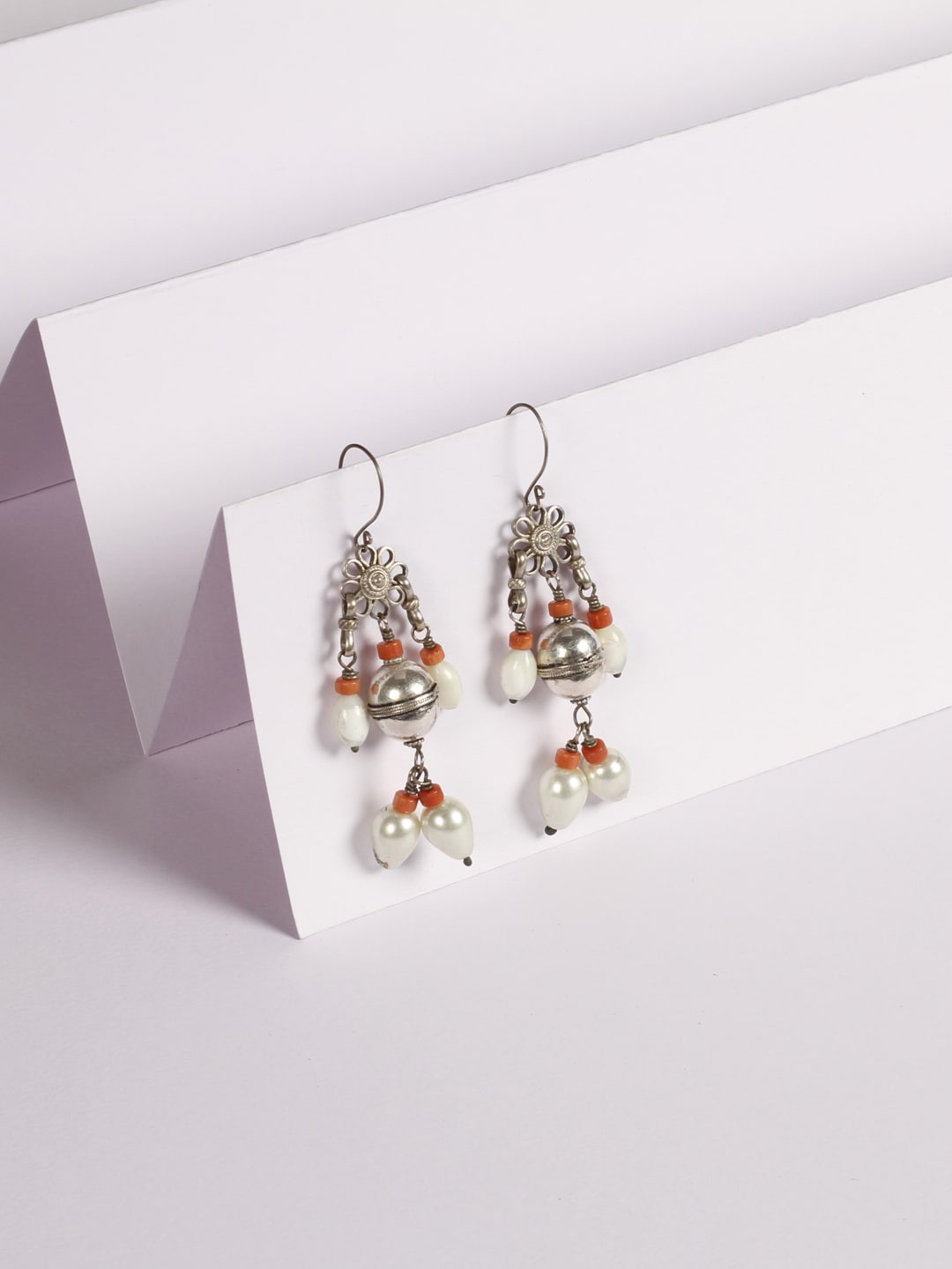 

SANGEETA BOOCHRA Silver-Plated Silver-Toned & Red Contemporary Drop Earrings