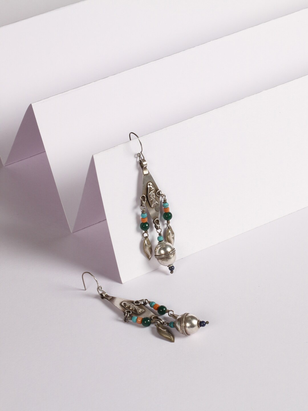 

SANGEETA BOOCHRA Silver-Plated Silver-Toned Contemporary Drop Earrings