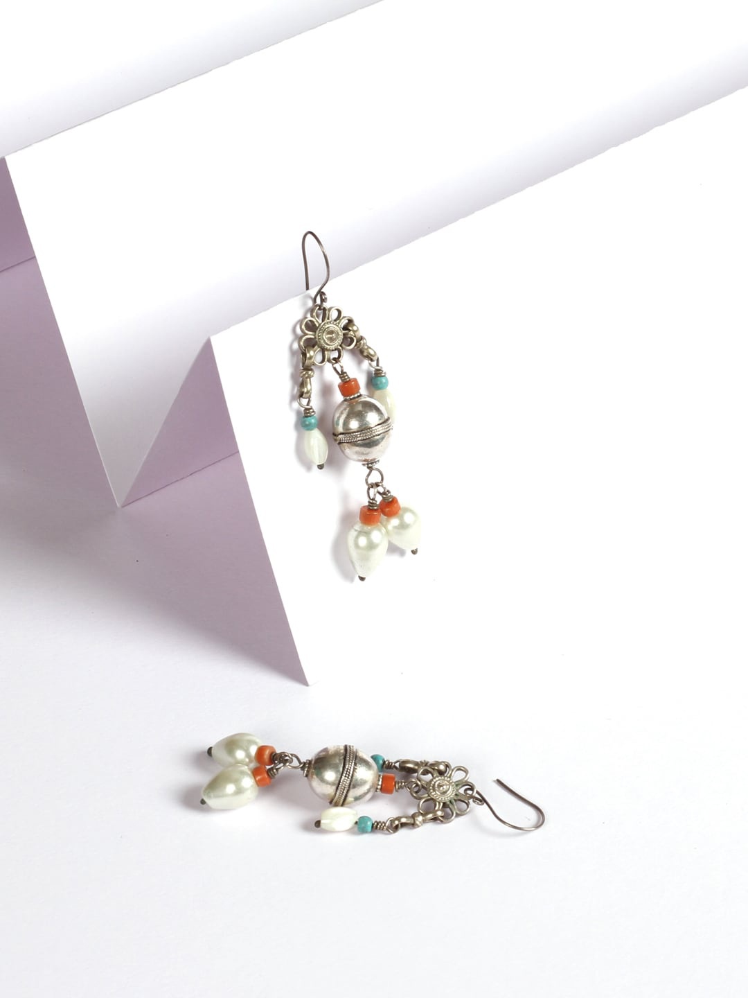 

SANGEETA BOOCHRA Silver-Plated Silver-Toned & Red Contemporary Drop Earrings