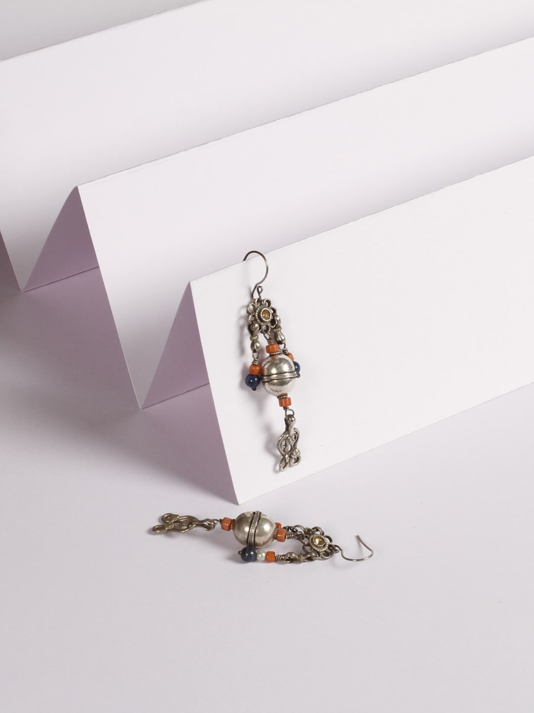 

SANGEETA BOOCHRA Silver-Toned Contemporary Earrings