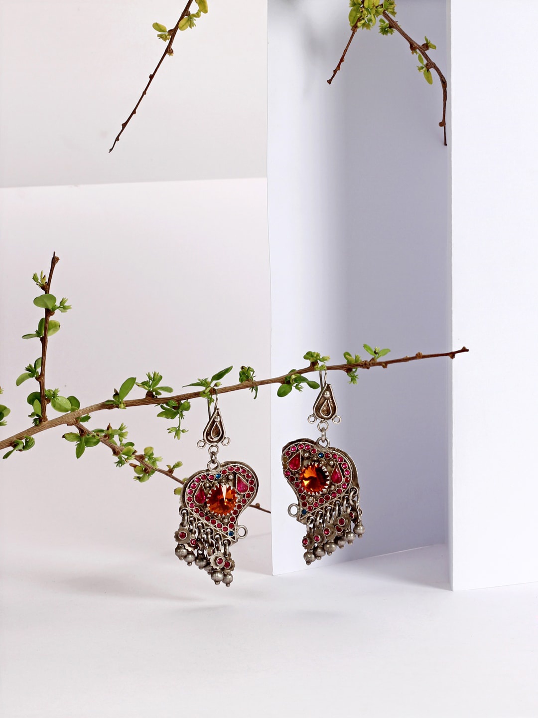 

SANGEETA BOOCHRA Silver-Toned & Red Heart Shaped Drop Earrings