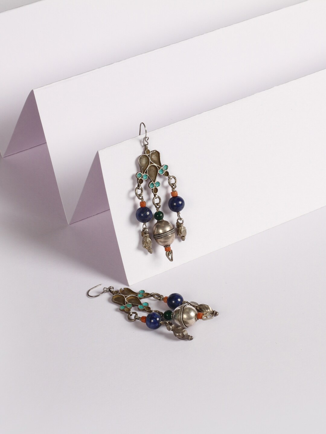 

SANGEETA BOOCHRA Silver-Toned & Blue Contemporary Drop Earrings