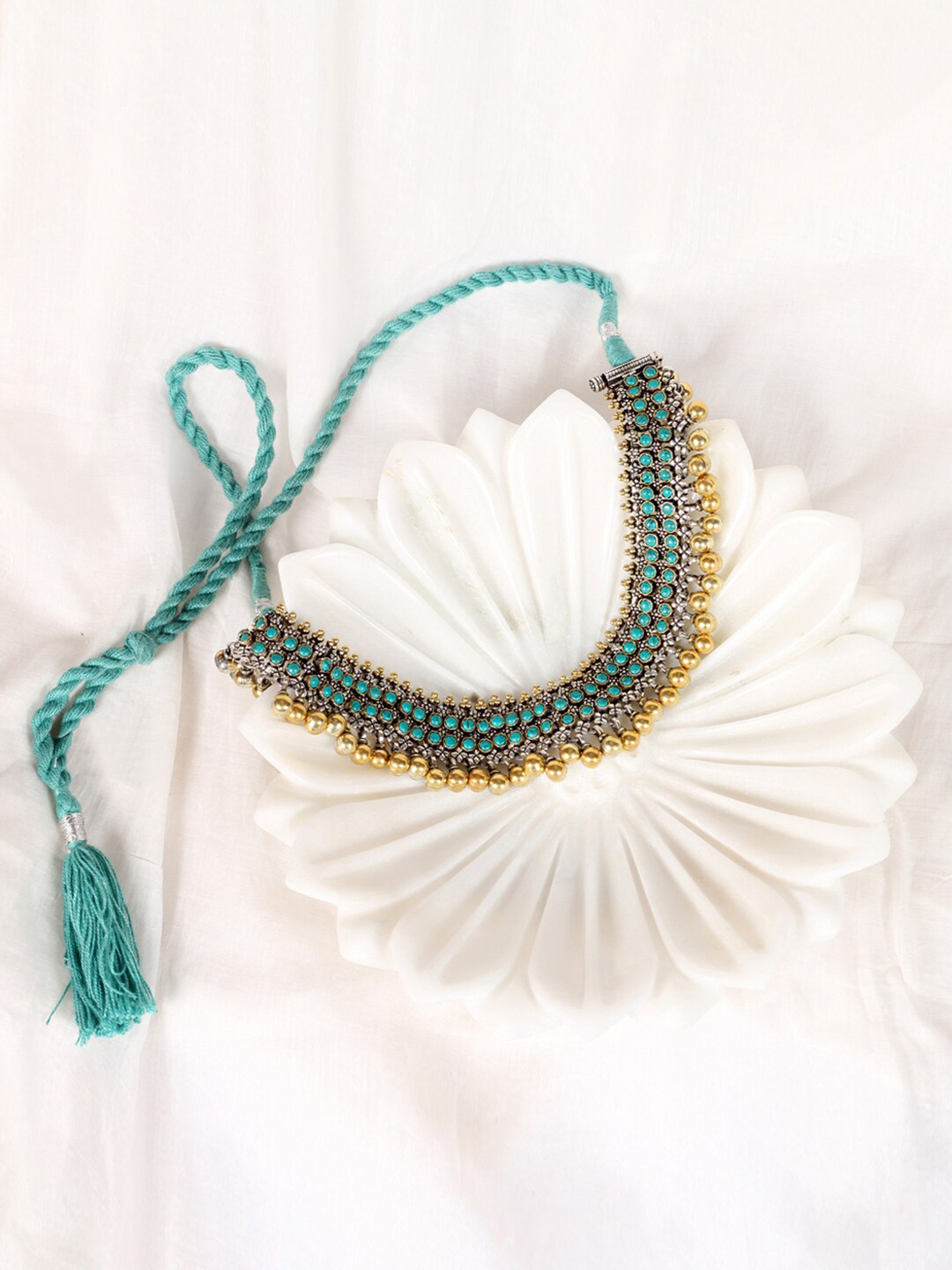 

SANGEETA BOOCHRA Women Silver & Blue Real Stones Studded Handcrafted Necklace