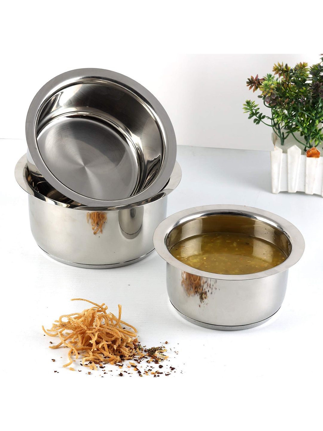 

Vinod Set Of 3 Silver-Toned Stainless Steel Indiction Base Capsule Bottom Tope