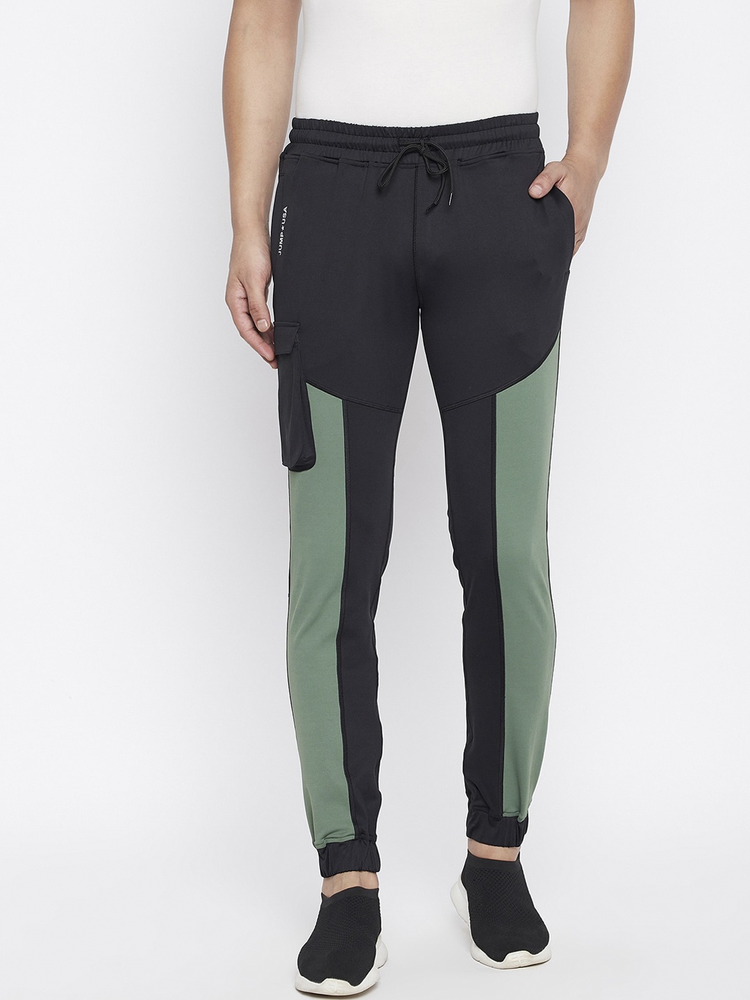 

JUMP USA Men Black & Green Colourblocked Slim Fit Joggers