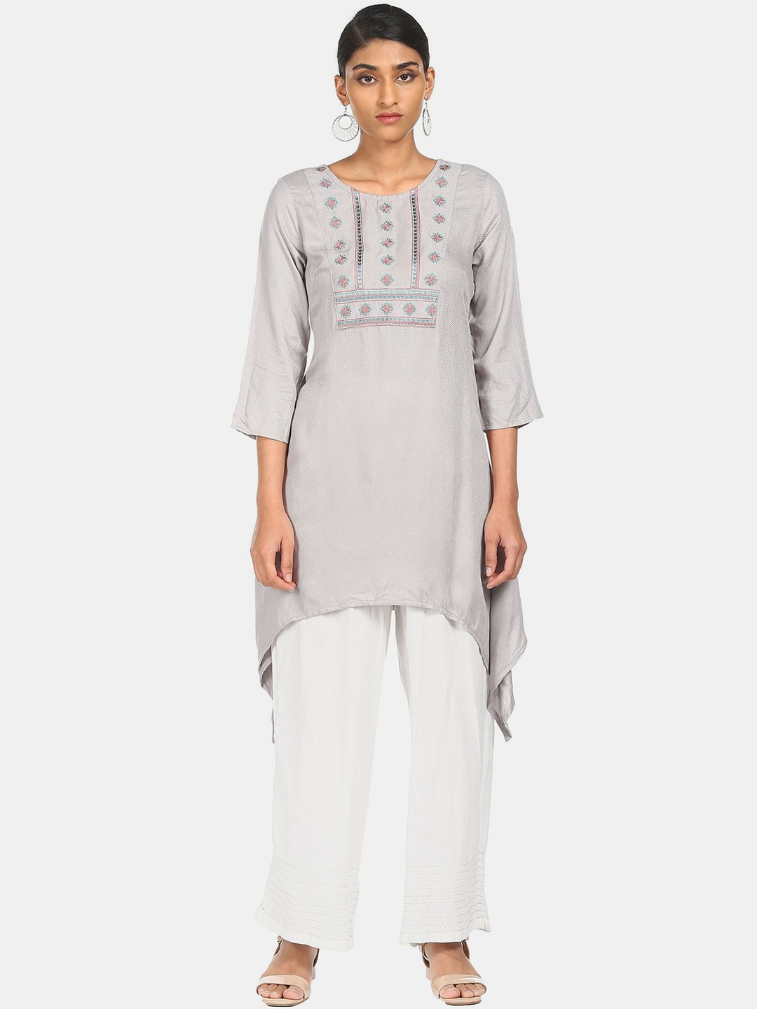 

Karigari Women Grey Floral Yoke Design Embroidered Kurta