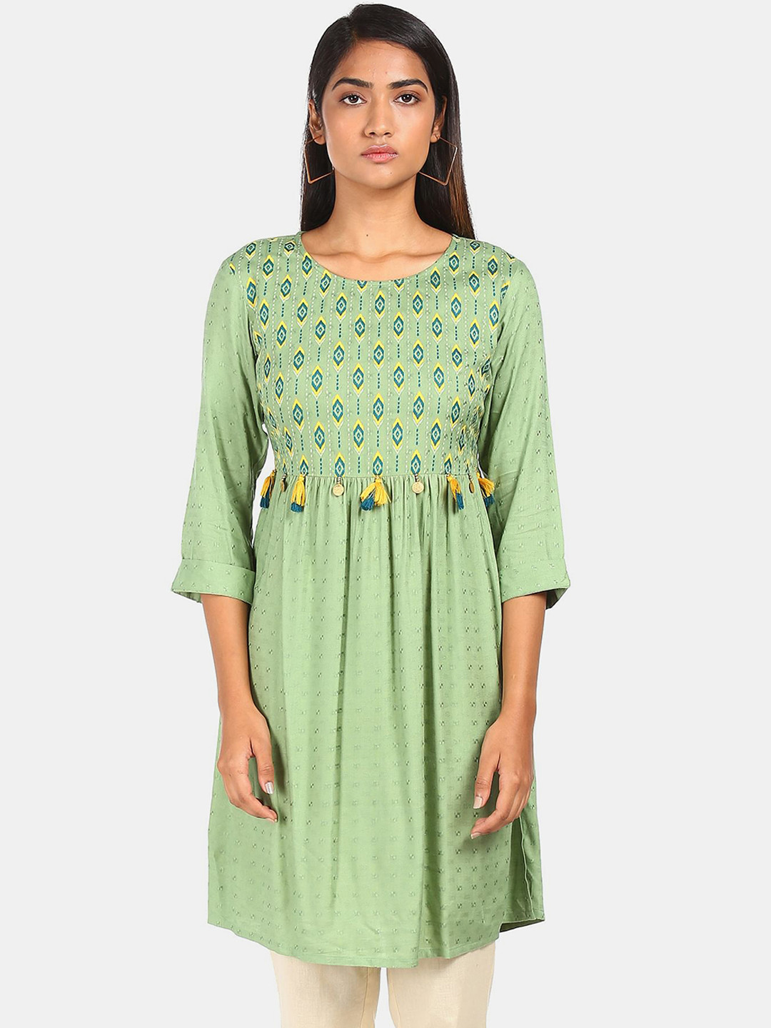 

Karigari Women Green Geometric Embroidered Kurta