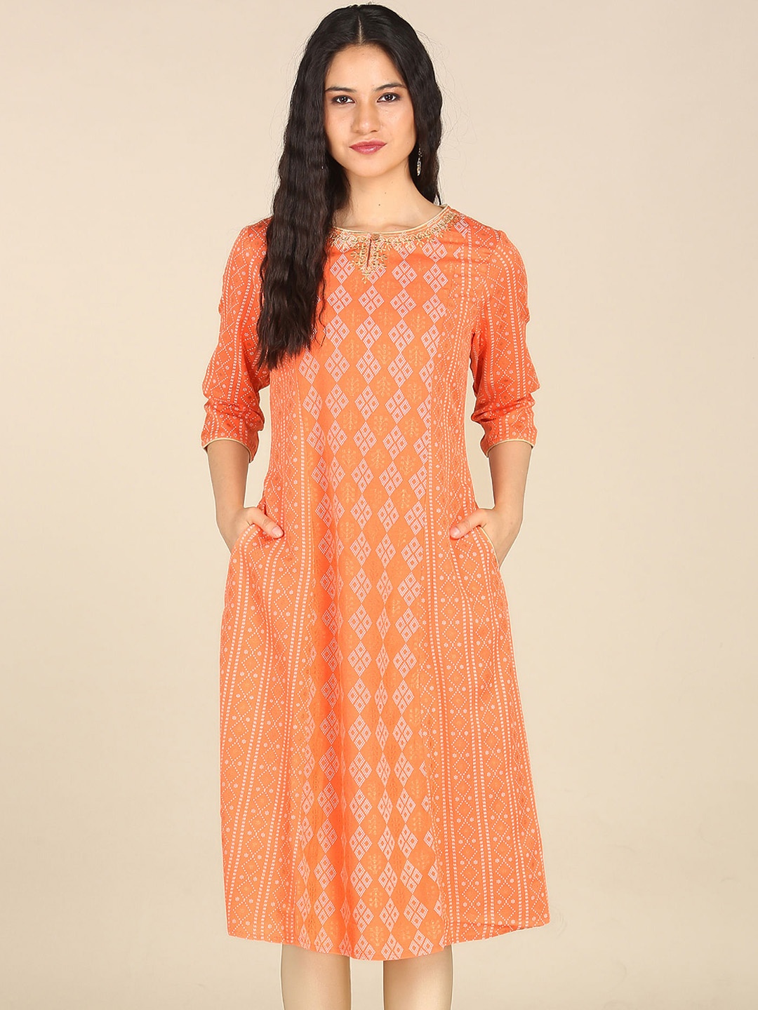 

Karigari Women Peach-Coloured & White Geometric Motifs Printed A-line Kurta