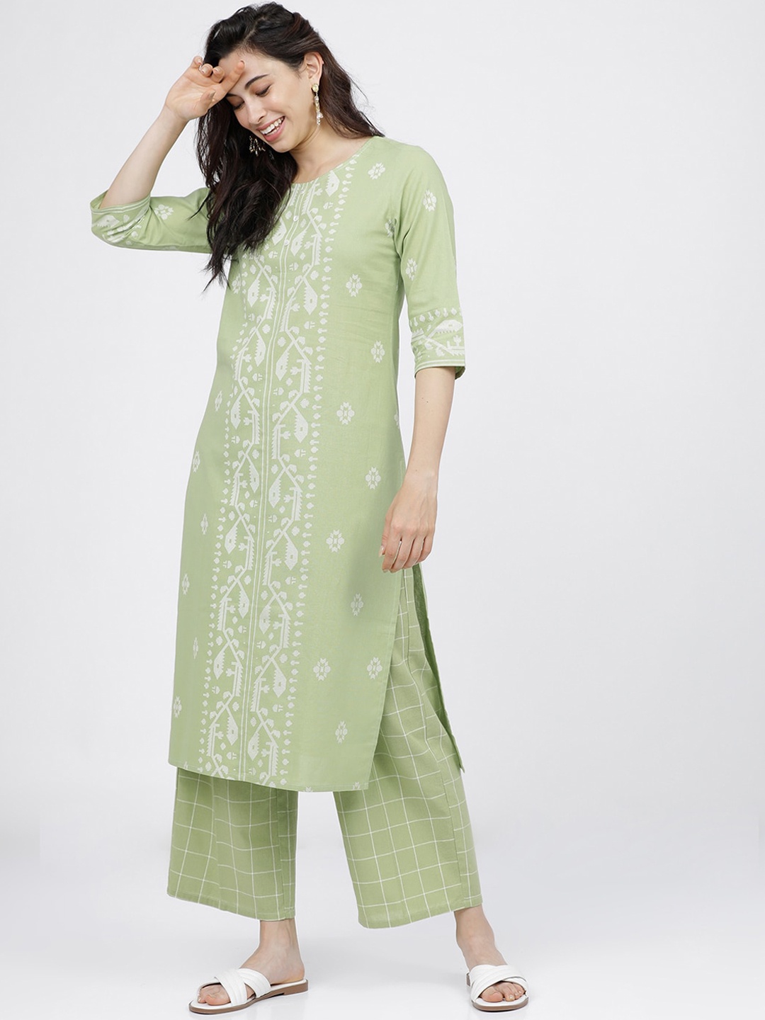 

Vishudh Women Green & White Ethnic Motifs Printed Straight Kurta