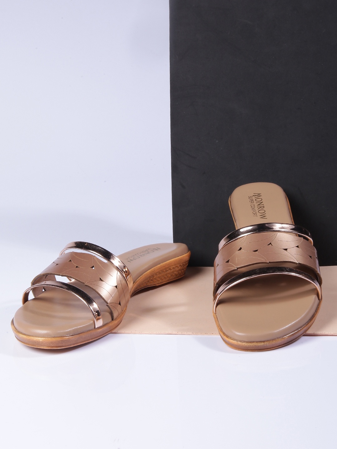 

Monrow Women Gold-Toned Open Toe Flats