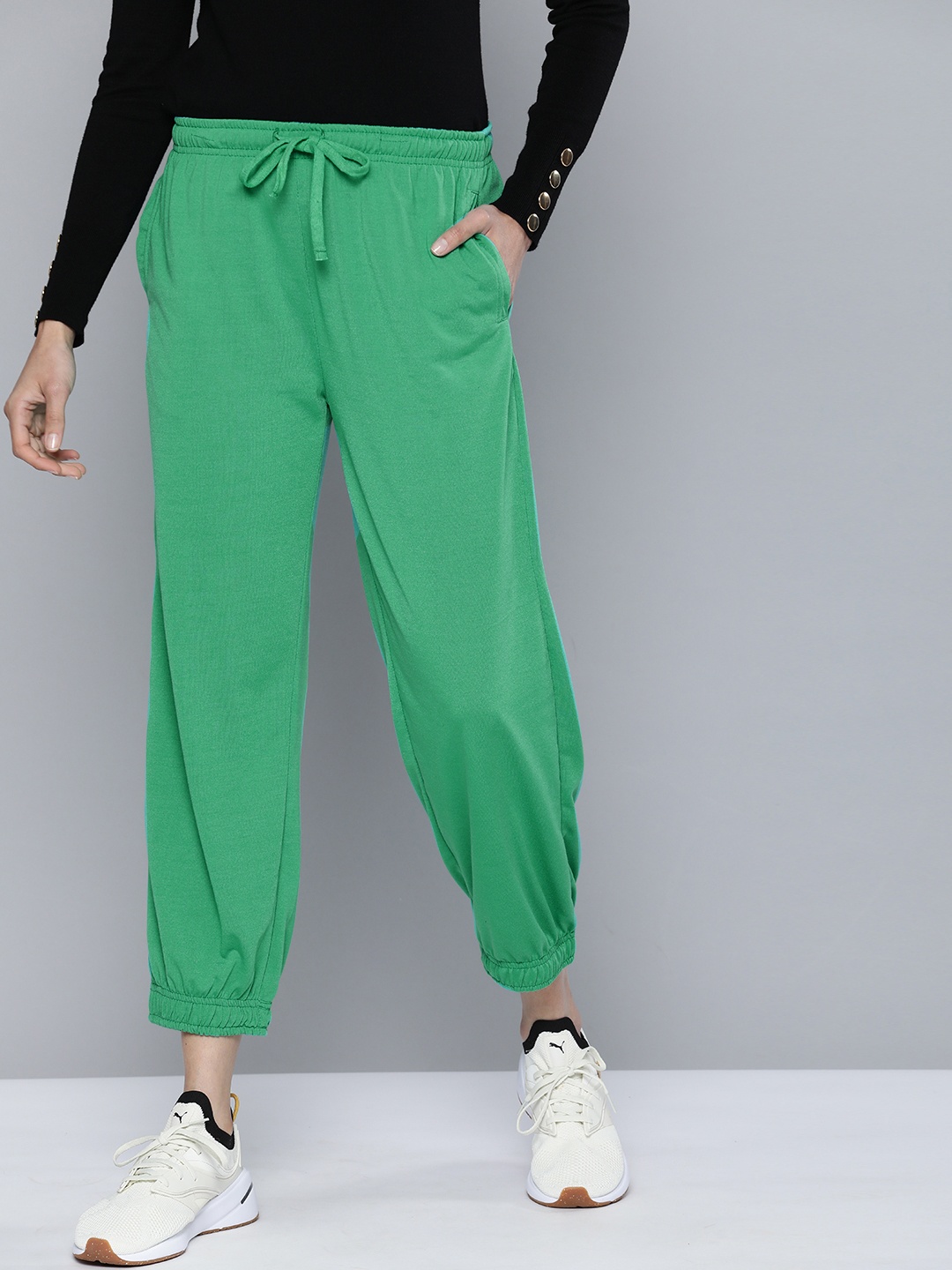 

Harvard Women Green Solid Cropped Joggers