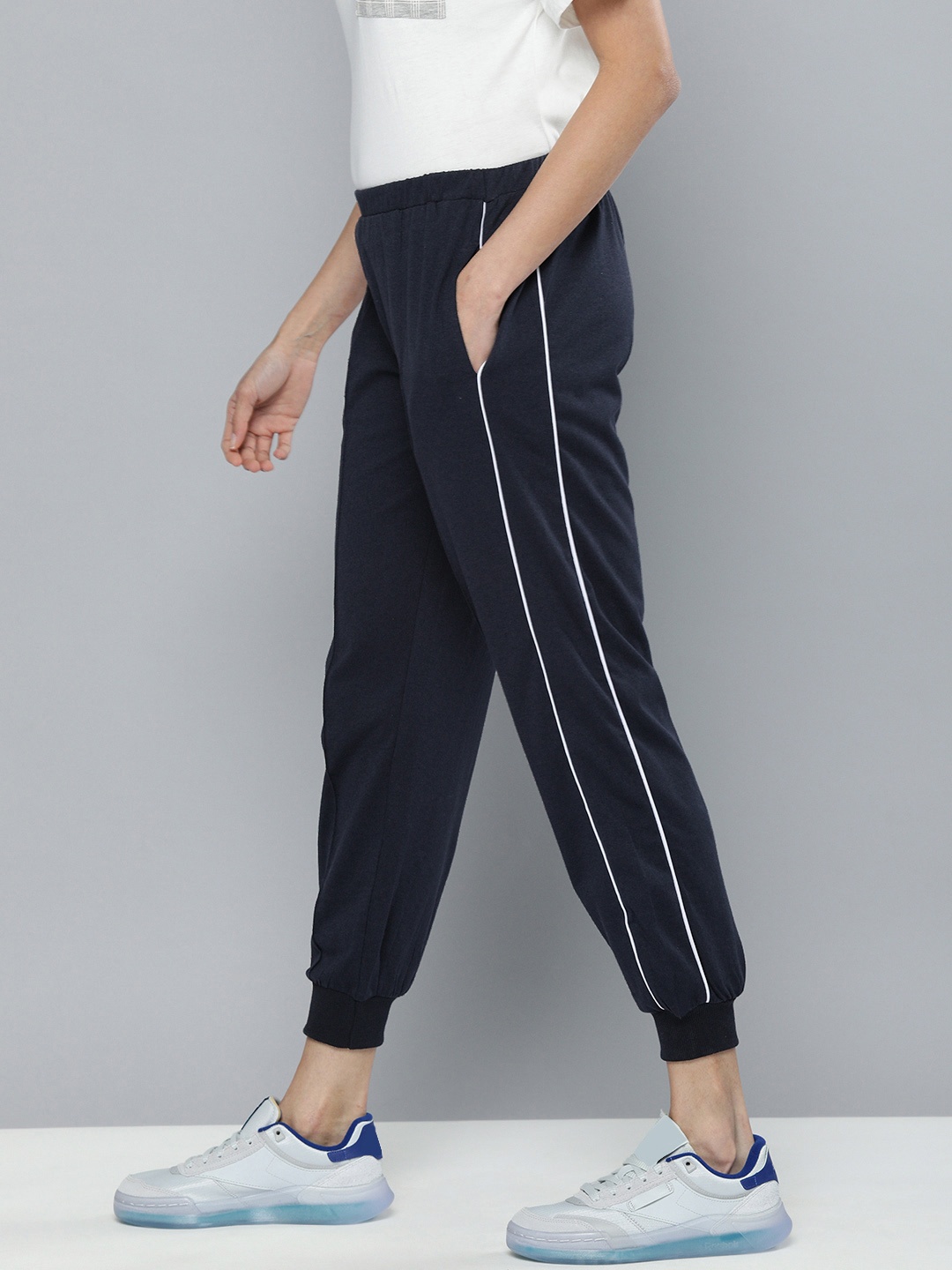 

Harvard Women Navy Blue Solid Side Striped Cropped Joggers