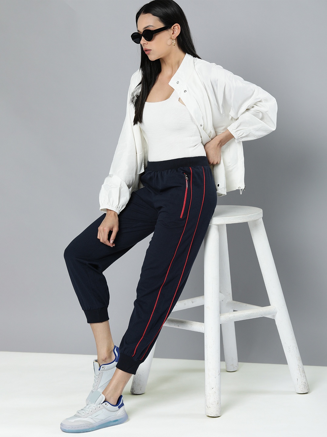 

Harvard Women Navy Blue Solid Side Striped Cropped Joggers