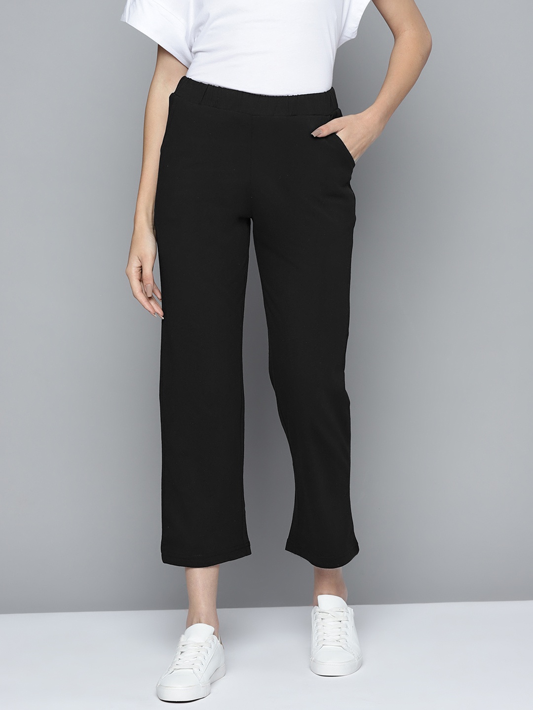 

Harvard Women Black Solid Cropped Track Pants